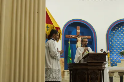 30 dia com Maria - Santa Missa e Coroação - Paróquia Nossa Senhora de Fátima (Araguari)