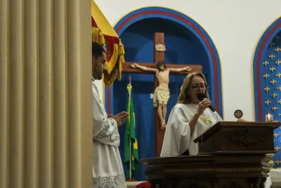 30 dia com Maria - Santa Missa e Coroação - Paróquia Nossa Senhora de Fátima (Araguari)