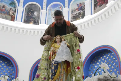 30 dia com Maria - Santa Missa e Coroação - Paróquia Nossa Senhora de Fátima (Araguari)