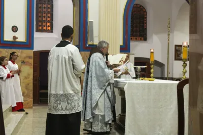 30 dia com Maria - Santa Missa e Coroação - Paróquia Nossa Senhora de Fátima (Araguari)