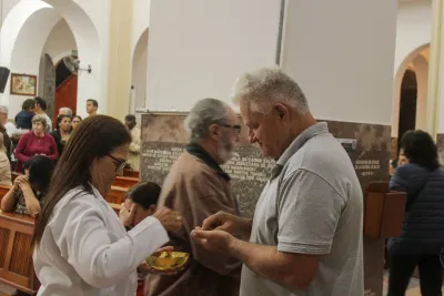30 dia com Maria - Santa Missa e Coroação - Paróquia Nossa Senhora de Fátima (Araguari)