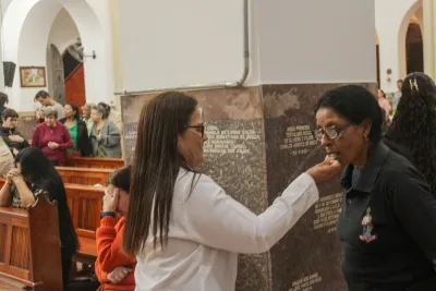 30 dia com Maria - Santa Missa e Coroação - Paróquia Nossa Senhora de Fátima (Araguari)