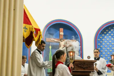30 dia com Maria - Santa Missa e Coroação - Paróquia Nossa Senhora de Fátima (Araguari)