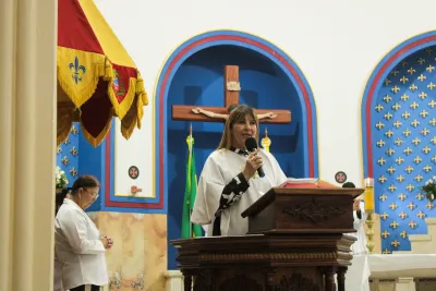 30 dia com Maria - Santa Missa e Coroação - Paróquia Nossa Senhora de Fátima (Araguari)