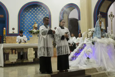 30 dia com Maria - Santa Missa e Coroação - Paróquia Nossa Senhora de Fátima (Araguari)