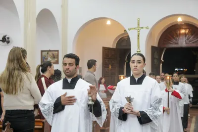 30 dia com Maria - Santa Missa e Coroação - Paróquia Nossa Senhora de Fátima (Araguari)