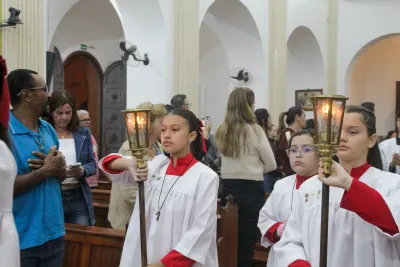 30 dia com Maria - Santa Missa e Coroação - Paróquia Nossa Senhora de Fátima (Araguari)