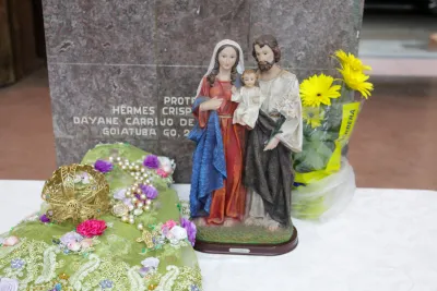 30 dia com Maria - Santa Missa e Coroação - Paróquia Nossa Senhora de Fátima (Araguari)