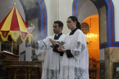 30 dia com Maria - Santa Missa e Coroação - Paróquia Nossa Senhora de Fátima (Araguari)