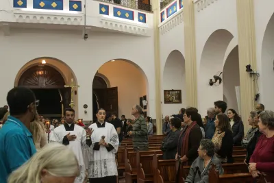 30 dia com Maria - Santa Missa e Coroação - Paróquia Nossa Senhora de Fátima (Araguari)
