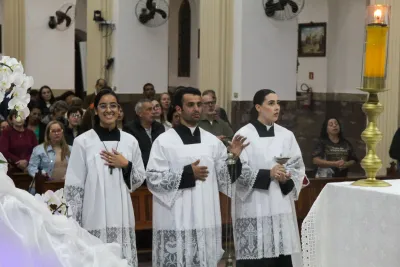 30 dia com Maria - Santa Missa e Coroação - Paróquia Nossa Senhora de Fátima (Araguari)