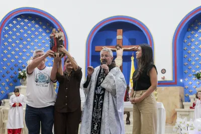 30 dia com Maria - Santa Missa e Coroação - Paróquia Nossa Senhora de Fátima (Araguari)