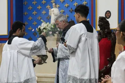 30 dia com Maria - Santa Missa e Coroação - Paróquia Nossa Senhora de Fátima (Araguari)