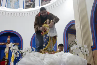 30 dia com Maria - Santa Missa e Coroação - Paróquia Nossa Senhora de Fátima (Araguari)