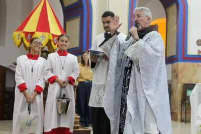 30 dia com Maria - Santa Missa e Coroação - Paróquia Nossa Senhora de Fátima (Araguari)