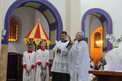 30 dia com Maria - Santa Missa e Coroação - Paróquia Nossa Senhora de Fátima (Araguari)