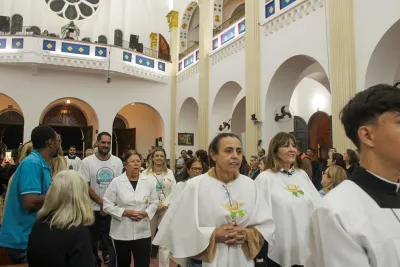 30 dia com Maria - Santa Missa e Coroação - Paróquia Nossa Senhora de Fátima (Araguari)
