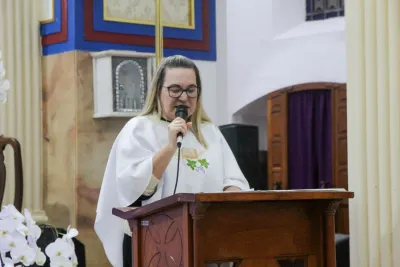 30 dia com Maria - Santa Missa e Coroação - Paróquia Nossa Senhora de Fátima (Araguari)