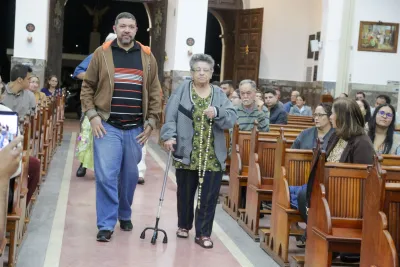 30 dia com Maria - Santa Missa e Coroação - Paróquia Nossa Senhora de Fátima (Araguari)