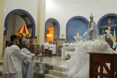 30 dia com Maria - Santa Missa e Coroação - Paróquia Nossa Senhora de Fátima (Araguari)