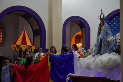 30 dia com Maria - Santa Missa e Coroação - Paroquia Sao Damião de Molokai