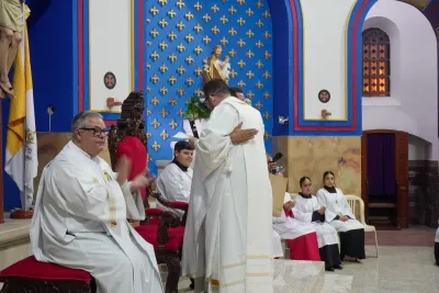 30 dia com Maria - Santa Missa e Coroação - Paroquia Sao Damião de Molokai