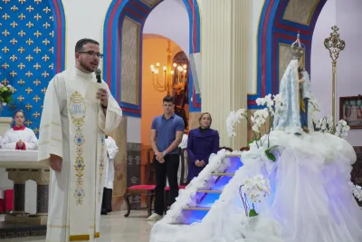 30 dia com Maria - Santa Missa e Coroação - Paroquia Sao Damião de Molokai