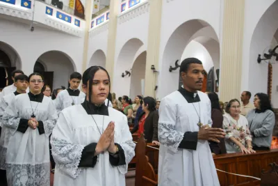 30 dia com Maria - Santa Missa e Coroação - Paroquia Sao Damião de Molokai