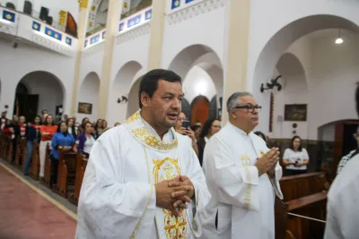 30 dia com Maria - Santa Missa e Coroação - Paroquia Sao Damião de Molokai