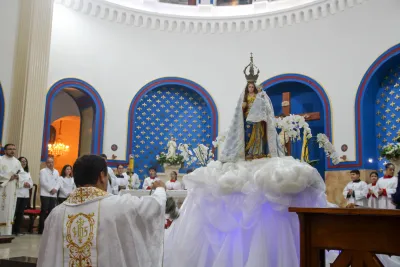 30 dia com Maria - Santa Missa e Coroação - Paroquia Sao Damião de Molokai