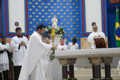 30 dia com Maria - Santa Missa e Coroação - Paroquia Sao Damião de Molokai