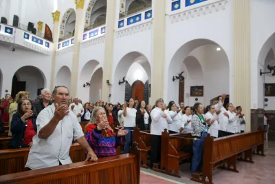 30 dia com Maria - Santa Missa e Coroação - Paroquia Sao Damião de Molokai