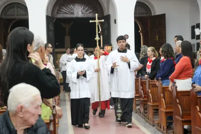 30 dia com Maria - Santa Missa e Coroação - Paroquia Sao Damião de Molokai