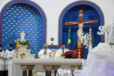 30 dia com Maria - Santa Missa e Coroação - Paroquia Sao Damião de Molokai