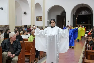 30 dia com Maria - Santa Missa e Coroação - Paroquia Sao Damião de Molokai