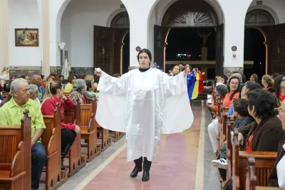 30 dia com Maria - Santa Missa e Coroação - Paroquia Sao Damião de Molokai
