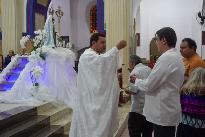 30 dia com Maria - Santa Missa e Coroação - Paroquia Sao Damião de Molokai