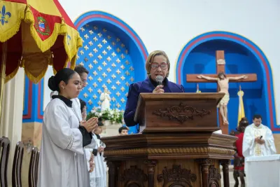 30 dia com Maria - Santa Missa e Coroação - Paroquia Sao Damião de Molokai