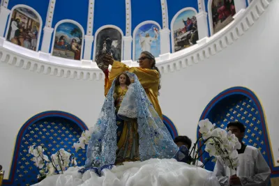 30 dia com Maria - Santa Missa e Coroação - Paroquia Sao Damião de Molokai
