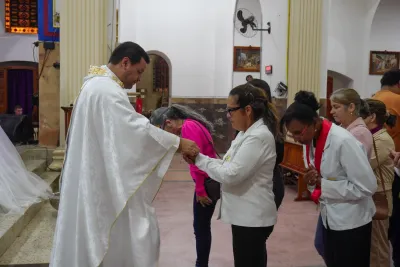 30 dia com Maria - Santa Missa e Coroação - Paroquia Sao Damião de Molokai