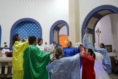 30 dia com Maria - Santa Missa e Coroação - Paroquia Sao Damião de Molokai