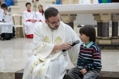30 dia com Maria - Santa Missa e Coroação - Paroquia Sao Damião de Molokai