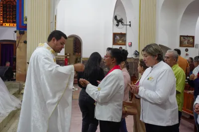 30 dia com Maria - Santa Missa e Coroação - Paroquia Sao Damião de Molokai