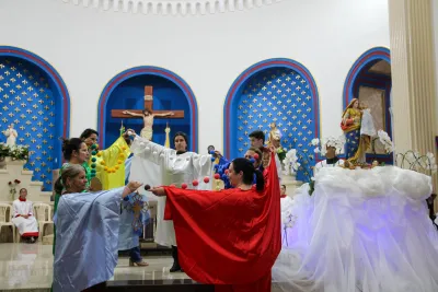 30 dia com Maria - Santa Missa e Coroação - Paroquia Sao Damião de Molokai