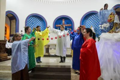 30 dia com Maria - Santa Missa e Coroação - Paroquia Sao Damião de Molokai