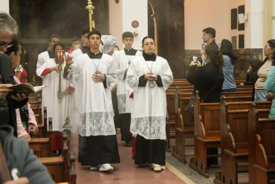 30 dia com Maria - Santa Missa e Coroação - Romeiros Devotos da Comunidade São Vicente de Paulo (Patrocinio)
