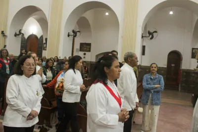 30 dia com Maria - Santa Missa e Coroação - Romeiros Devotos da Comunidade São Vicente de Paulo (Patrocinio)