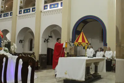 30 dia com Maria - Santa Missa e Coroação - Romeiros Devotos da Comunidade São Vicente de Paulo (Patrocinio)