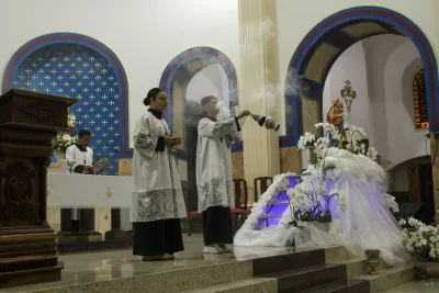 30 dia com Maria - Santa Missa e Coroação - Romeiros Devotos da Comunidade São Vicente de Paulo (Patrocinio)