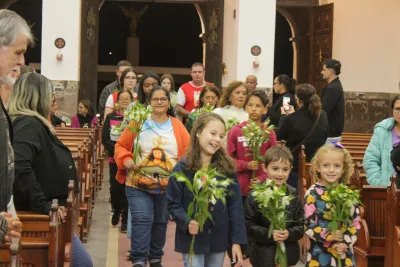 30 dia com Maria - Santa Missa e Coroação - Romeiros Devotos da Comunidade São Vicente de Paulo (Patrocinio)